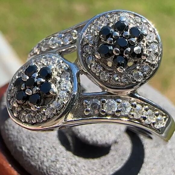 Elegant 925 Sterling Silver Black & White Diamond Ring – Size 7 - Picture 15 of 17
